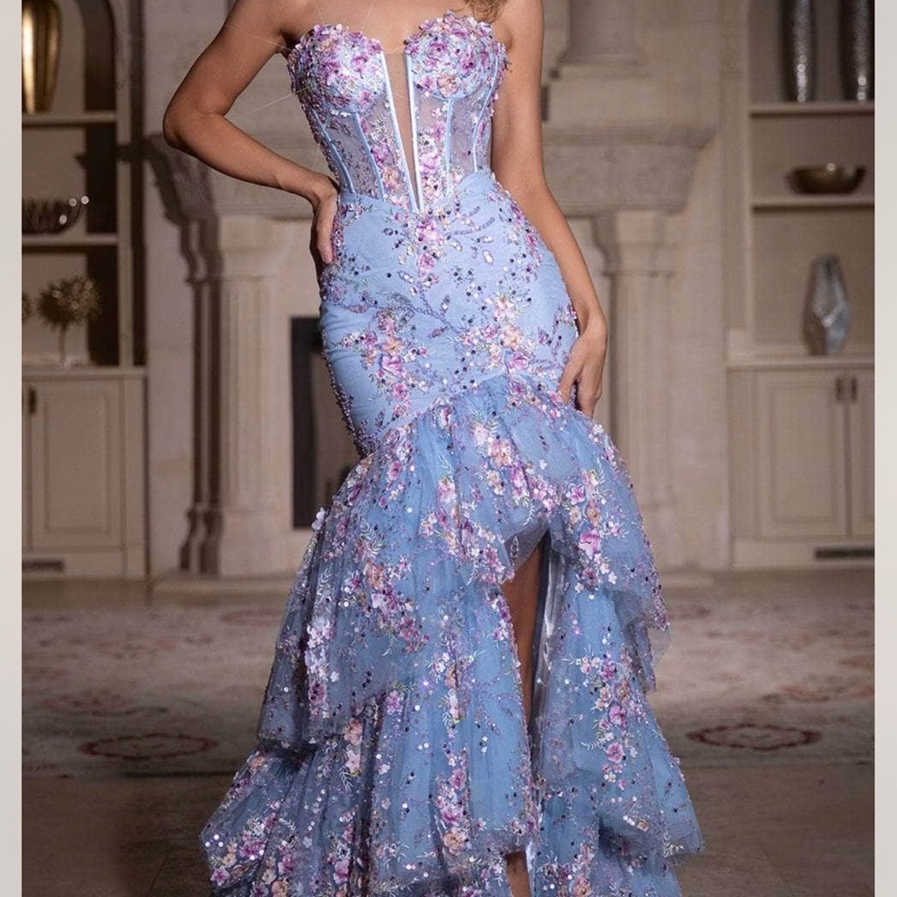 Elegant Blue Floral Strapless Dress